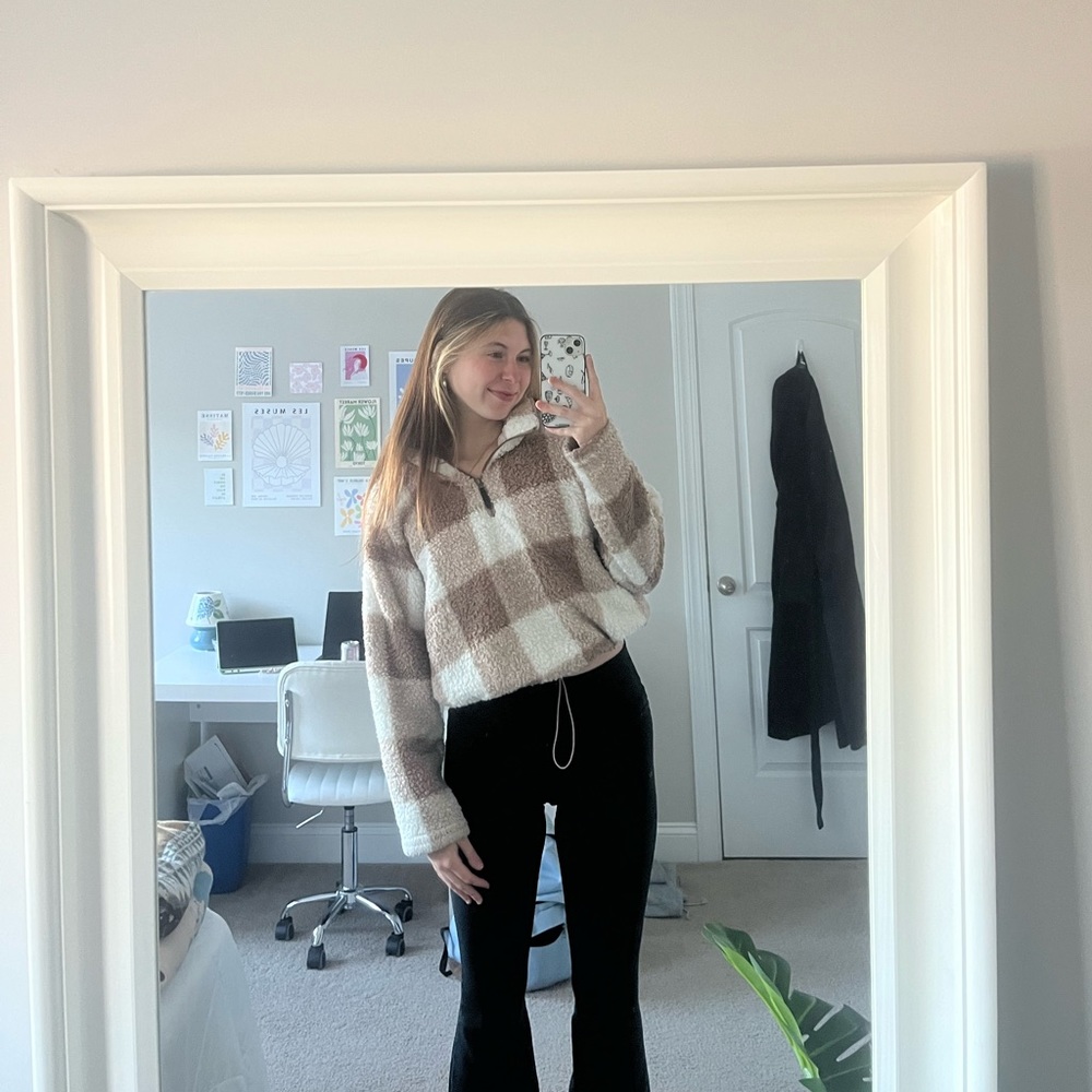cozy checkered fall sweater!